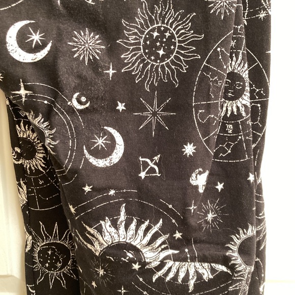 No Boundaries Pants - No Boundaries astrology leggings sun moon astrological stars size 0 / 2